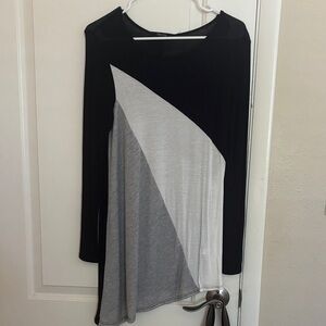 Women’s Ten6Ten Black and Gray Colorblock Long Sleeve Tunic medium